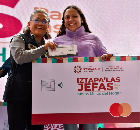 Entrega de tarjeta Iztapa'lasJefas